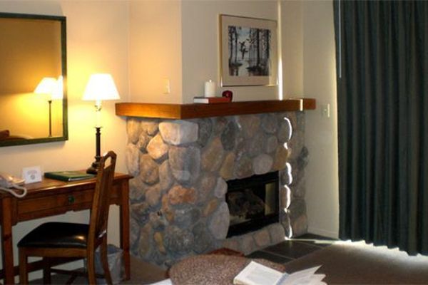THE RIVERSIDE INN (Grants Pass)